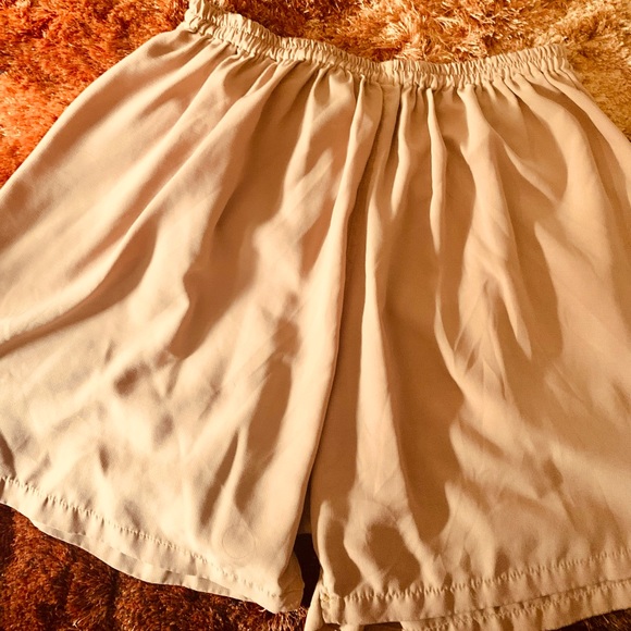 Size L cool and casual 90s style mustard colored shorts - Picture 2 of 5